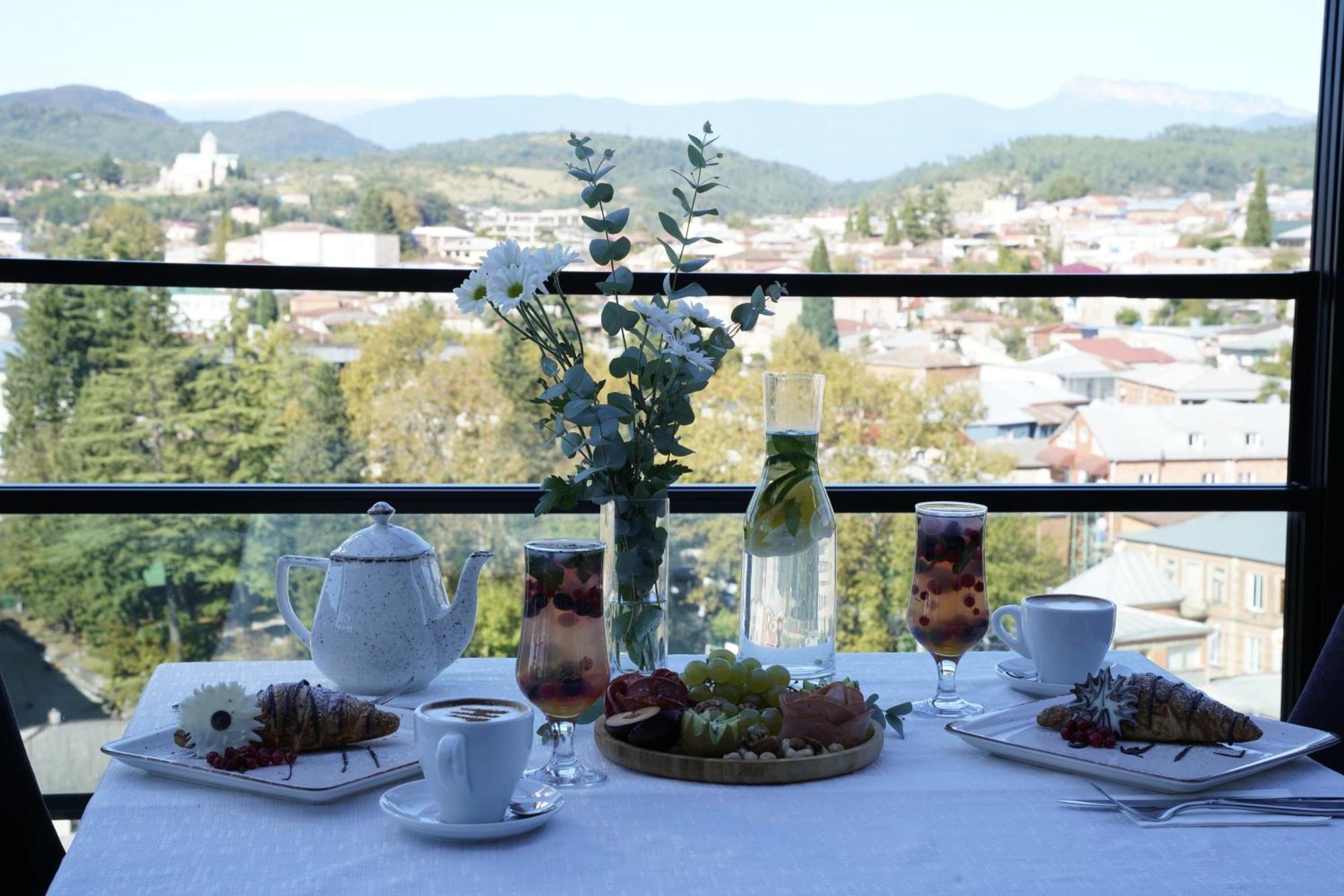 Hotel Panoramic Koetaisi Buitenkant foto